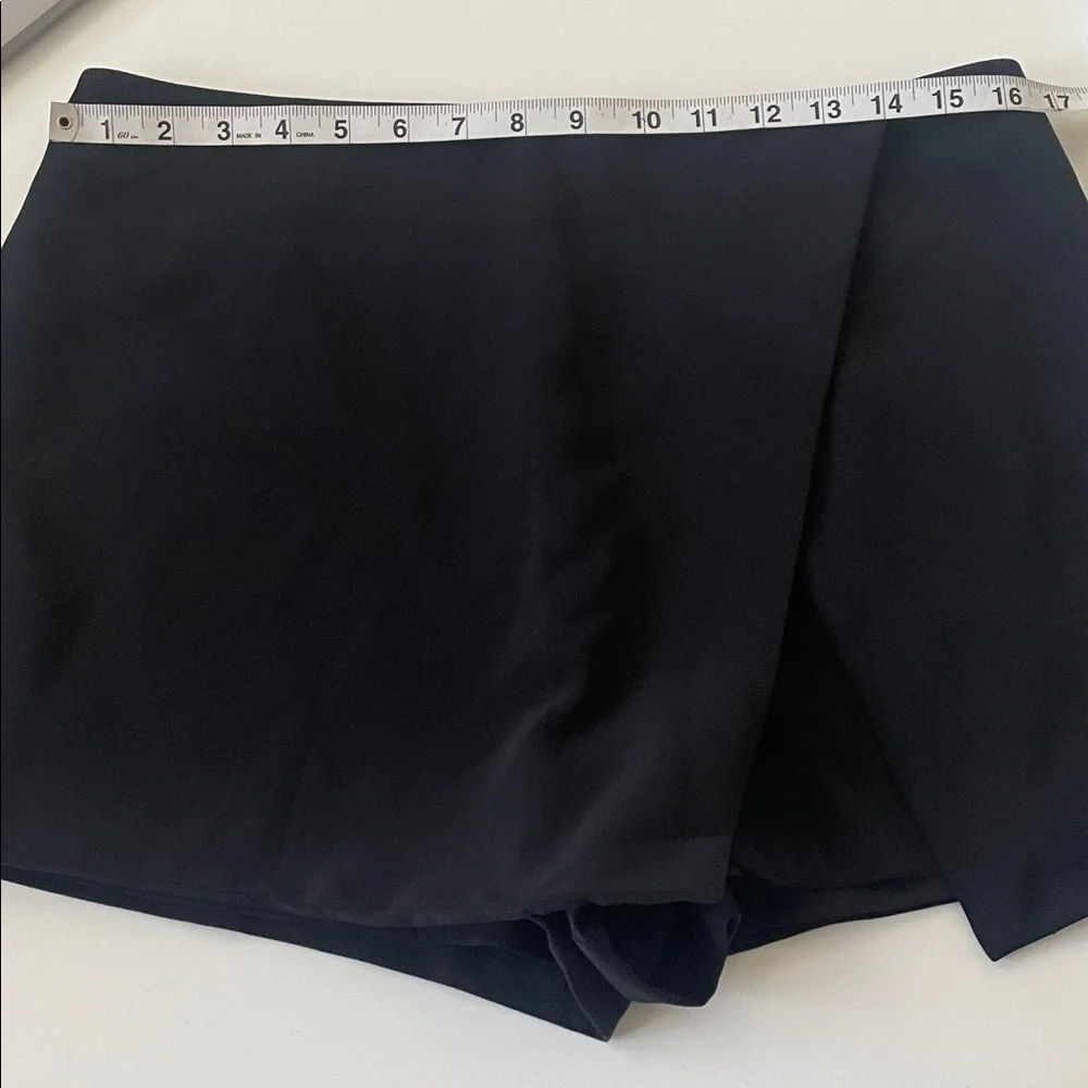 Decker‎ Large NWT Mixology Haley Skort Black